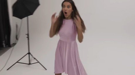 El vestido camaleón: cambia de color con un solo ‘clic’