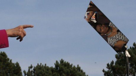 Las grabaciones secretas que echaron leña al fuego a la investigación de la Fundación Clinton