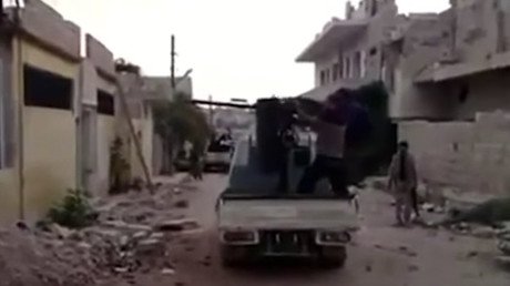 'Allahu akbar' y costalazo. Un video de propaganda yihadista se convierte en un 'fail' (VIDEO)