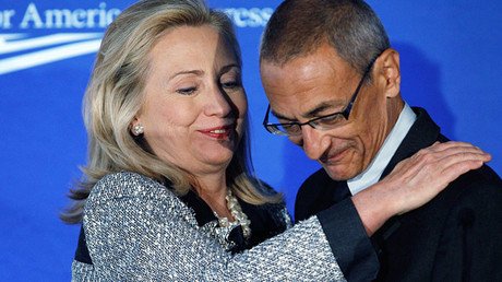 WikiLeaks publica otra tanda de correos del jefe de campaña de Clinton el día de las elecciones