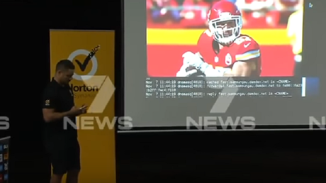 Famoso deportista abre por error su arsenal pornográfico mientras daba una conferencia