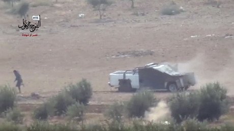 Suicidio frustrado: curioso video de un atentado con coche-bomba que no llega a su fin