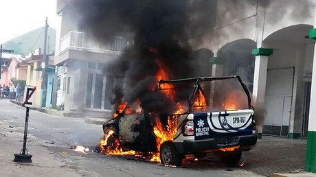 México: Incendian un palacio municipal en protesta por el secuestro de un sacerdote (VIDEO)