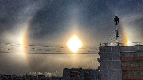 FOTOS: El extraordinario "arcoíris invernal" que se puede observar en Rusia