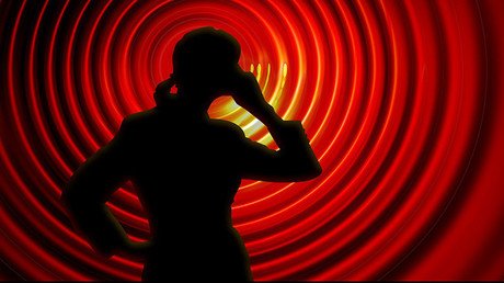 Una mujer 'rompe el corazón' de su operadora de telefonía por WhatsApp