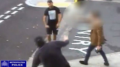 Le rompe la mandíbula por pedirle que mueva el coche