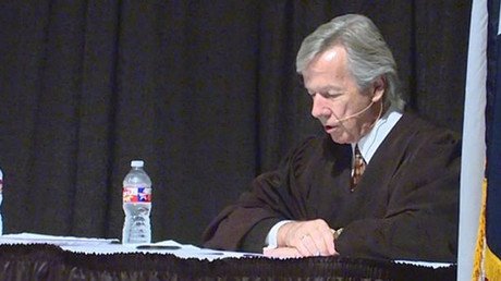 Juez federal de EE.UU.: "Si no les gusta Trump, deberían irse a otro país"