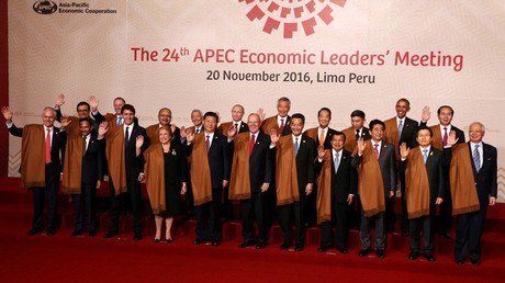Los líderes del APEC posan ante las cámaras con prendas peruanas