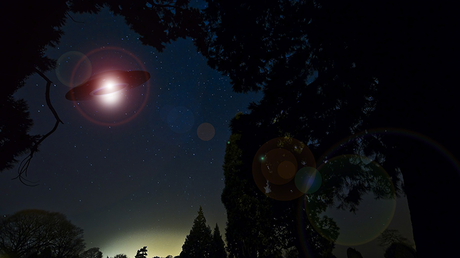 ¿Realidad o ilusión óptica?: cientos de objetos no identificados despegan de la Luna (VIDEO)