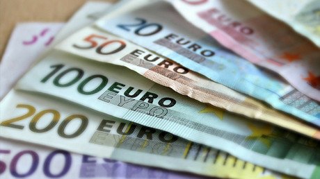 La decadencia del euro: la moneda única se acerca al dólar tras 20 meses de caídas