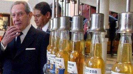¿El creador de la cerveza Corona hace millonarios a los habitantes de su pueblo natal?