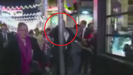 Rafael Correa 'se estrella' contra un poste de luz