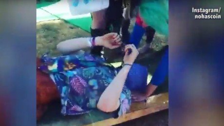 'Torturan' a un joven con una técnica de la CIA en un festival australiano