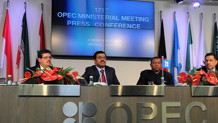 Putin estuvo "directamente involucrado" en la decisión de recortar la producción de petróleo