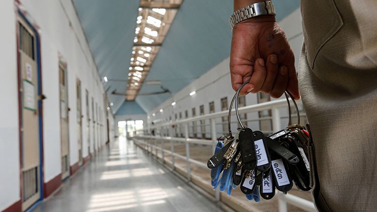 Primer arresto por compartir en Facebook una publicación sobre el nuevo rey de Tailandia 