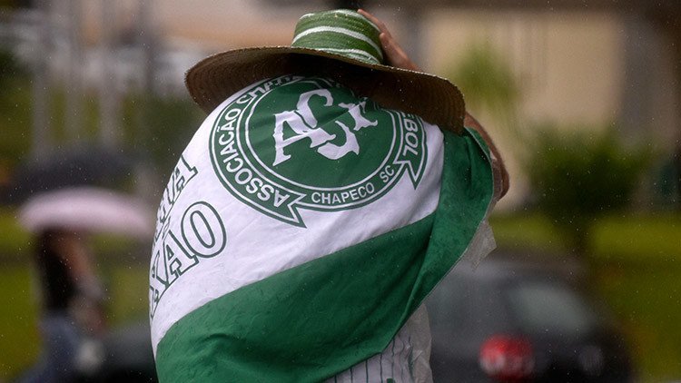 El Chapecoense comienza su reconstrucción y presenta un nuevo escudo  (FOTO)