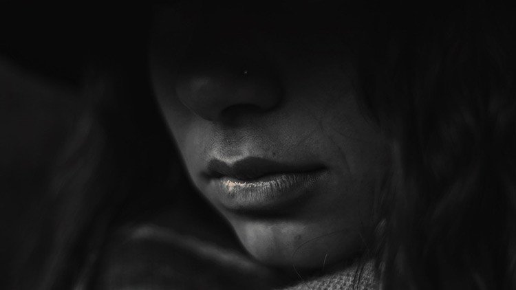 El país donde se celebra la tristeza y nadie da los buenos días