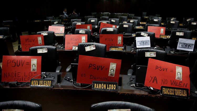 Diputados de la oposición venezolana piden sanciones a sus colegas de la MUD