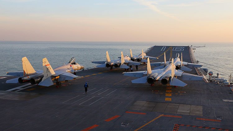 VIDEO: China prueba por primera vez su portaaviones Liaoning