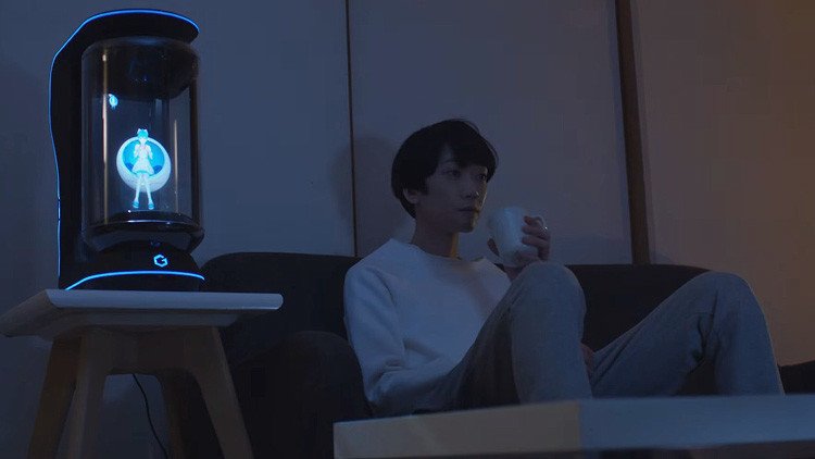 Una mujercita 'de otra dimensión': ¿La nueva solución para los solitarios? (VIDEO)