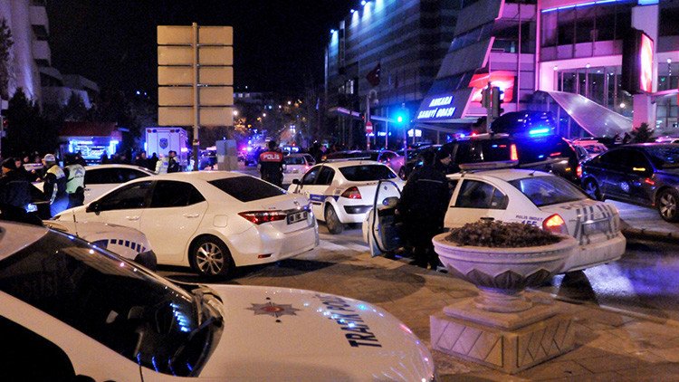 "Tal vez no fue casualidad que el asesino del embajador ruso le disparara por la espalda"