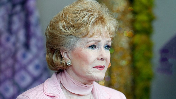 Hospitalizan a la madre de Carrie Fisher, la actriz Debbie Reynolds, por supuesto derrame cerebral