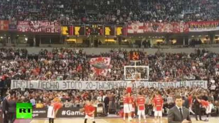 VIDEO: Miles de serbios cantan para rendir homenaje al Coro del Ejército Rojo