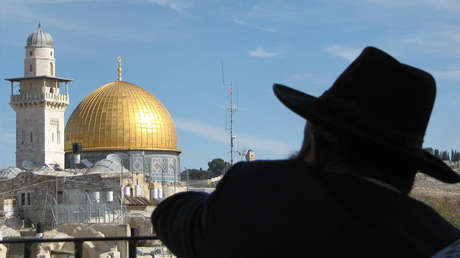 Un rabino israelí enseña a sus alumnos a practicar circuncisiones con bebés sudaneses y etíopes