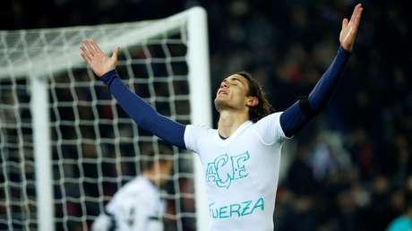 Sacan tarjeta amarilla a un futbolista por homenajear al Chapecoense