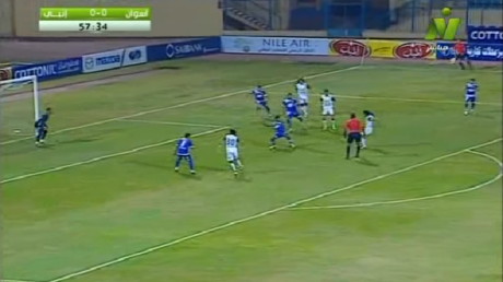 ¿Candidato para el Puskás 2016? Un árbitro anota un sensacional gol 'de taco'