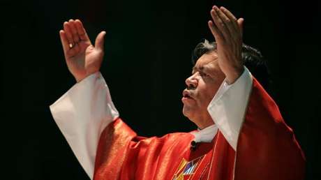 El arzobispo de México pide a la Virgen que "toque el corazón endurecido" de Trump