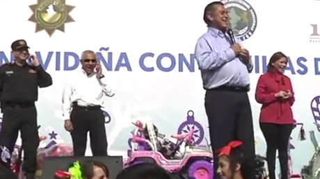 Un gobernador mexicano revela a niños que Santa Claus "son los papás" (VIDEO)