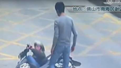 Bruce Lee 'reencarna' en un camionero y le da una lección a un ladrón