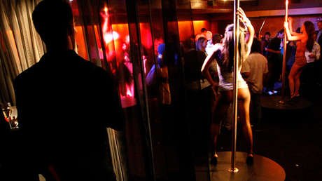 Ratas, clubes de estriptis y casinos: así se gastó el Pentágono 13.000 millones dólares