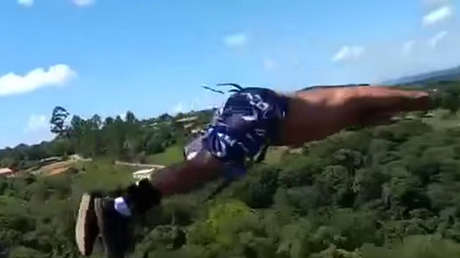 Fuerte video: un hombre muere haciendo 'puenting' y su esposa lo graba