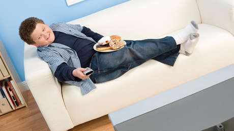 EE.UU.: Niños negros y latinos están expuestos a más publicidad de comida chatarra que los blancos