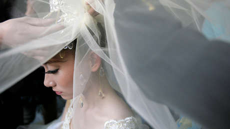 Inusual y grotesca tradición de bodas en China indigna a cientos de usuarios de la Red (VIDEO)