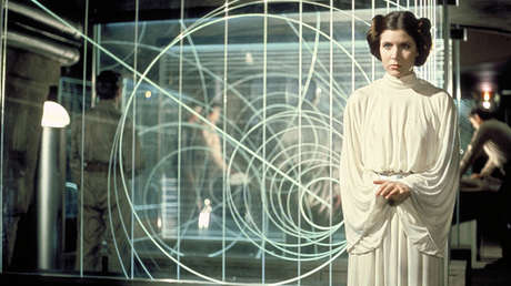 La actriz Carrie Fisher en estado crítico tras sufrir un ataque cardíaco en un vuelo a Los Ángeles