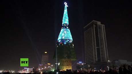 Sri Lanka dice haber armado el árbol navideño artificial más alto del mundo