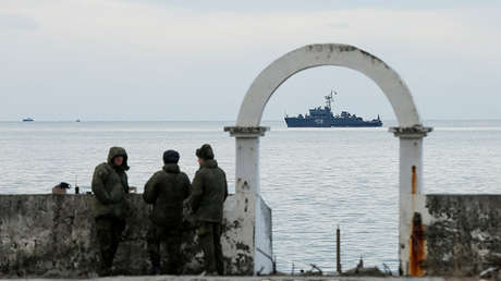 Sacan del mar fragmentos del siniestrado avión ruso Tu-154