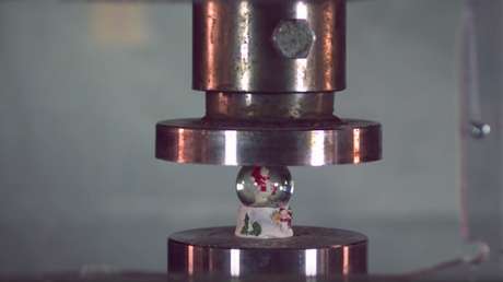 La prensa hidráulica nos desea ‘feliz Navidad’