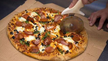  Un hombre ebrio atraca un restaurante de comida rápida y no pide dinero