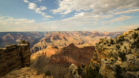 Una mujer camina 40 kilómetros cerca del Gran Cañón para rescatar a su familia varada en un coche