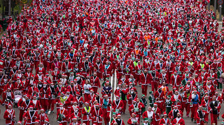 Un director de orquesta hace llorar a los niños: "Papa Noel no existe"