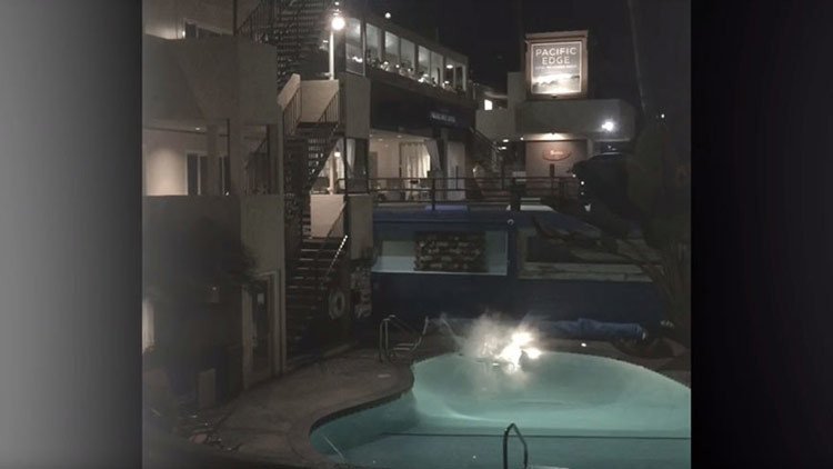 Escalofriante video: un 'youtuber' salta a una piscina y se fractura ambas piernas 