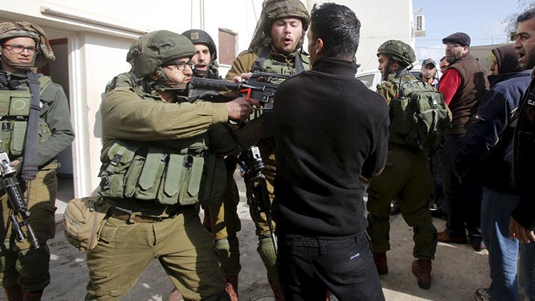 "La política israelí de disparar a matar pertenece a las leyes del cine occidental"