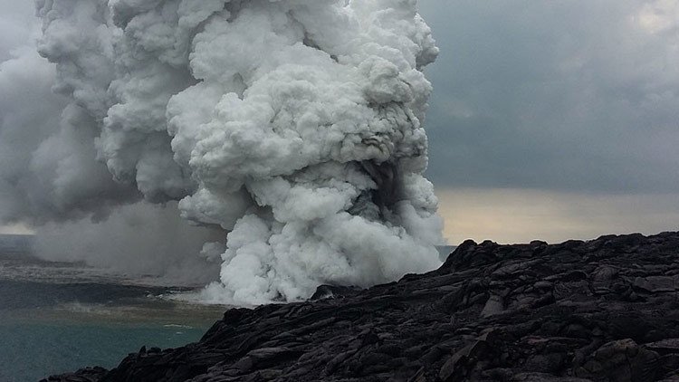 VIDEOS IMPACTANTES: un gran fragmento de Hawái se cae al océano