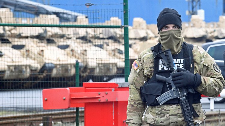 VIDEO: Equipo pesado y soldados del Ejército estadounidense se dirigen hacia las fronteras rusas