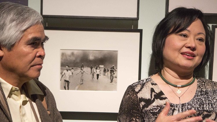 Cuarenta años después de la icónica foto, la 'niña del napalm' cura sus heridas 