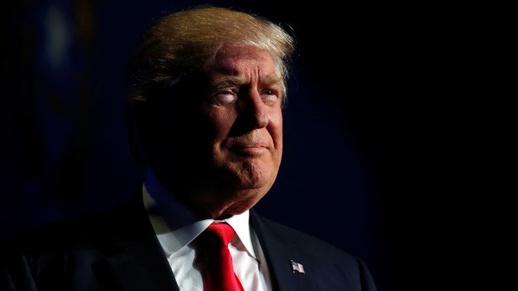 Identifican al autor del informe con posibles datos comprometedores sobre Donald Trump